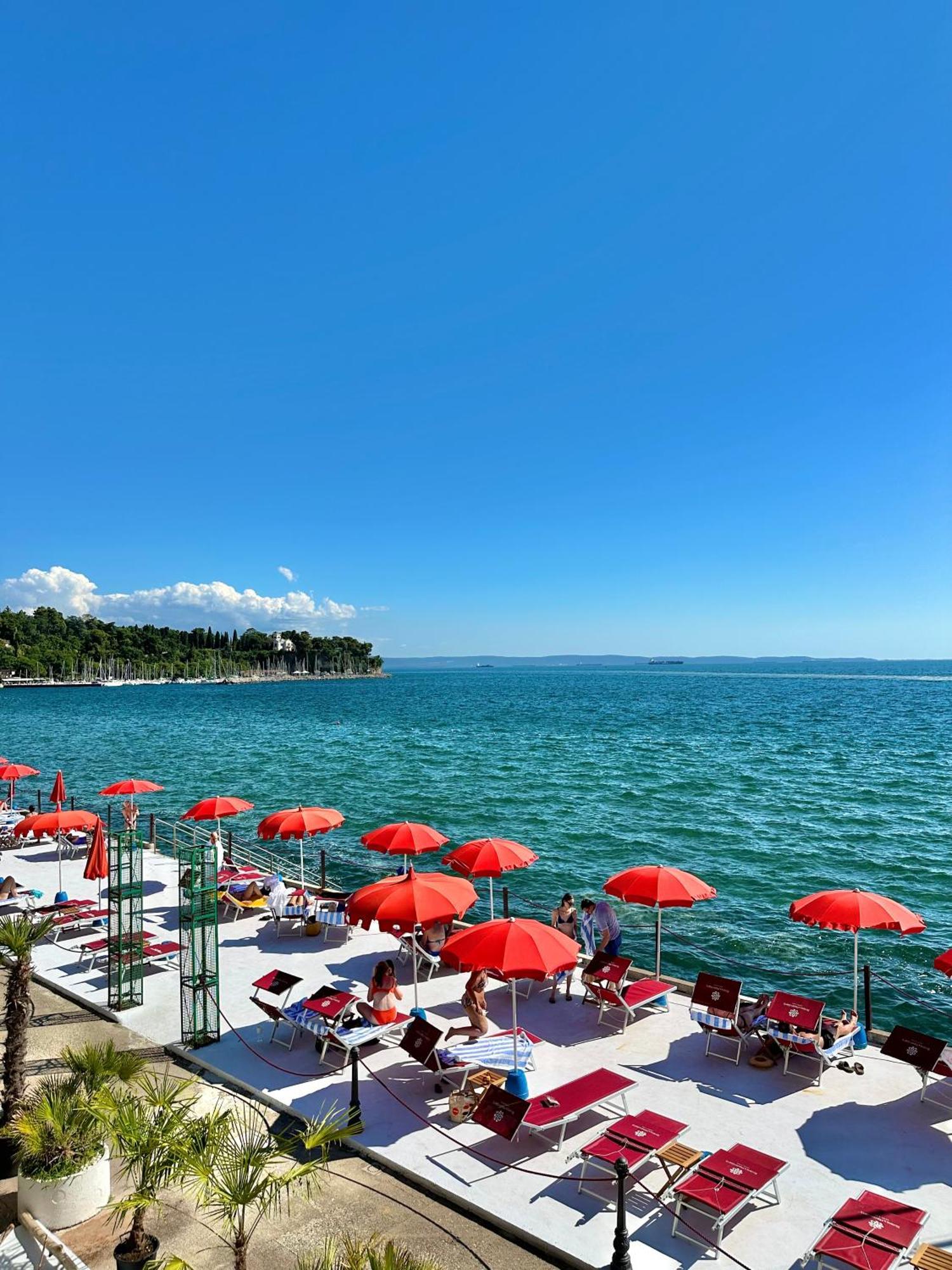 Hotel Riviera & Maximilian's Trieste Esterno foto