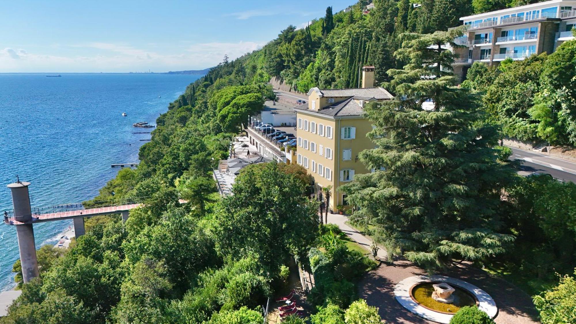 Hotel Riviera & Maximilian's Trieste Esterno foto